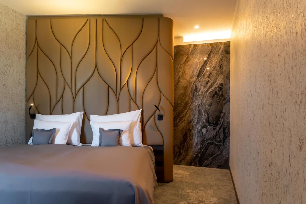 Theatre Hotel أولوموك المظهر الخارجي الصورة