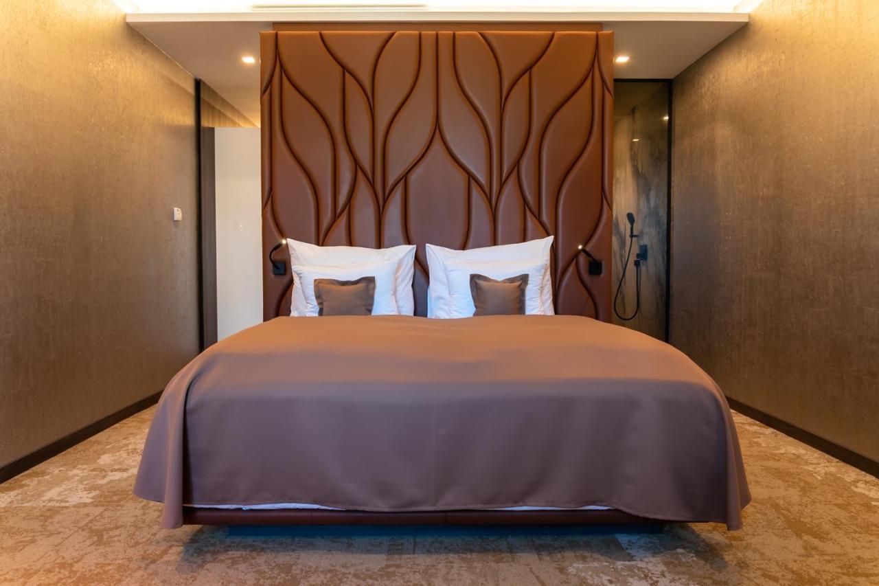 Theatre Hotel أولوموك المظهر الخارجي الصورة