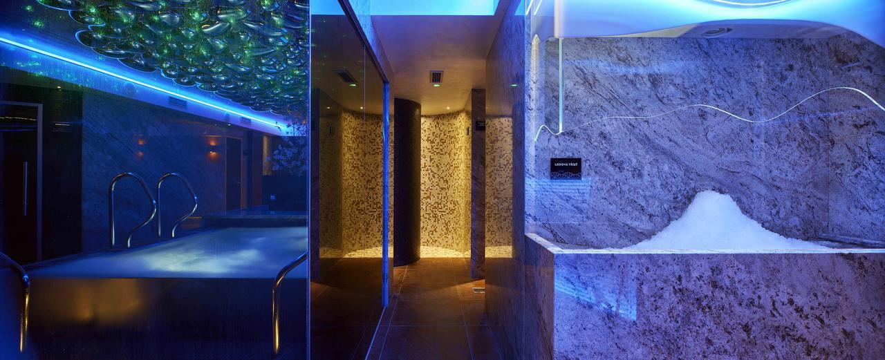 Theatre Hotel أولوموك المظهر الخارجي الصورة