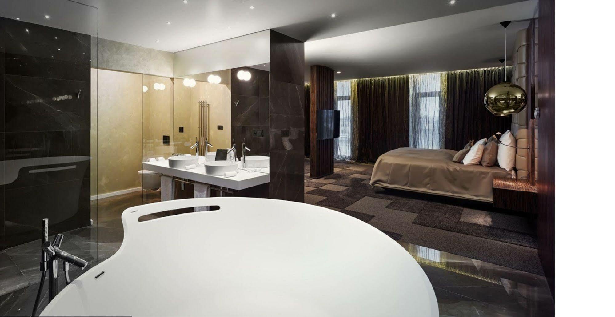 Theatre Hotel أولوموك المظهر الخارجي الصورة